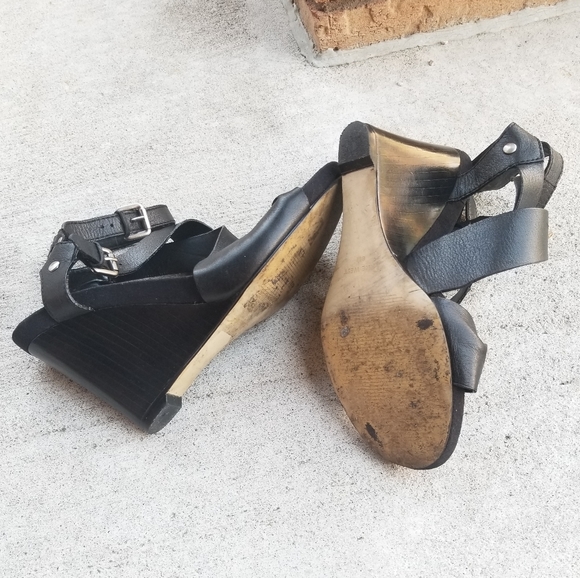 NINE WEST Rusty wedge sandal. Size 8M - Picture 4 of 7